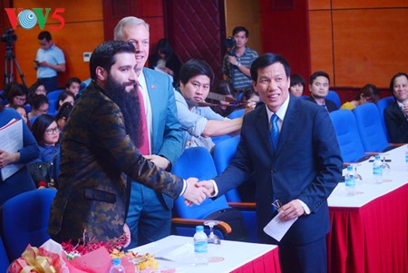 Director of “Kong: Skull Island” named tourism ambassador for Vietnam - ảnh 1